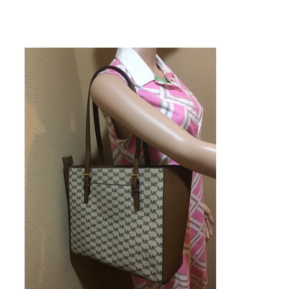 NWT Michael Michael Kors shoulder bag. - Picture 2 of 10